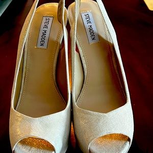 Steve Madden Dusty Gold peep toe sling back heels